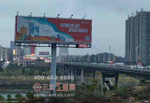 湖北省黃石市T型高炮三面翻單立柱廣告牌案例圖片